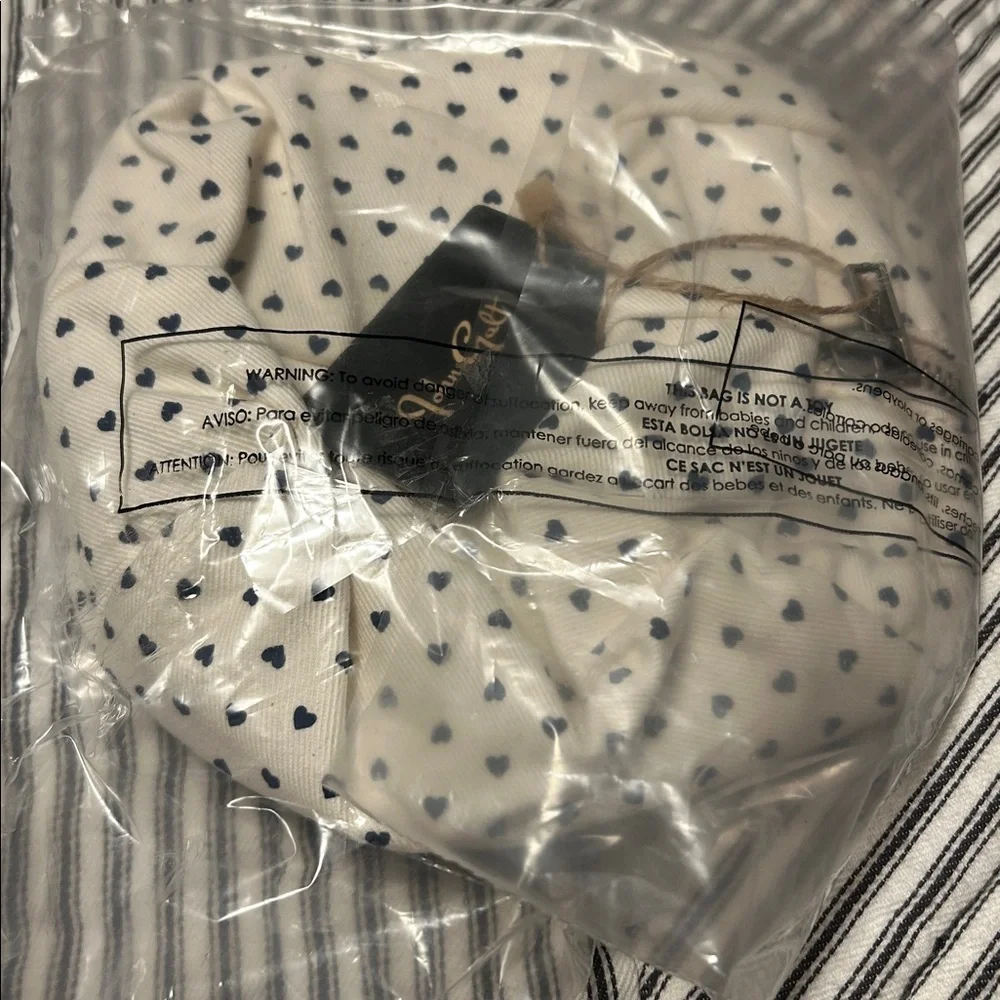 White Pouch Set with Blue Hearts - Picture 5 of 5